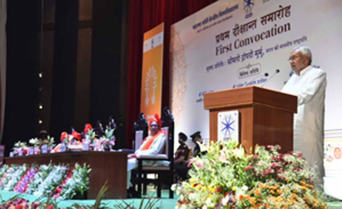 नीतीश कुमार ने भाजपा नेताओं की ओर इशारा करते हुए कहा, हम जिनसे संबंध जोड़ते हैं, उसे आजीवन निभाते हैं